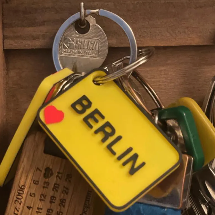 Berlin-Schlüsselanhänger mit NFC-Chip – Smarter Anhänger für Fans der Hauptstadt. Tippe mit dem Smartphone & verlinke deinen Wunschort. Jetzt bestellen auf www.kinimod3d.shop 🚀 #Berlin #NFC