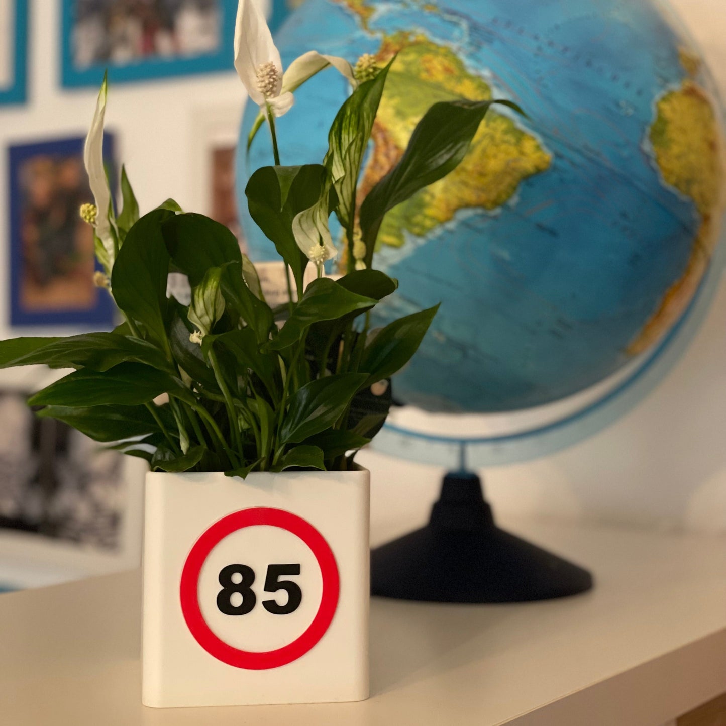 Jubiläumsgeschenk 85. Geburtstag – Einzigartige Vase mit '85', aus umweltfreundlichem PLA, 3D-gedruckt und ideal als Geschenk zum 85. Geburtstag. #85Geburtstag #NachhaltigesGeschenk #PersonalisierteVase #kinimod3d