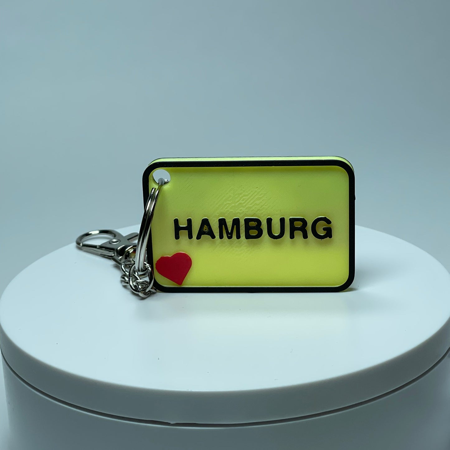 Nachhaltig produzierter Schlüsselanhänger aus PLA mit digitalem NFC-Tag. Dein Lieblingsort immer dabei – ob Berlin, Hamburg oder München.
