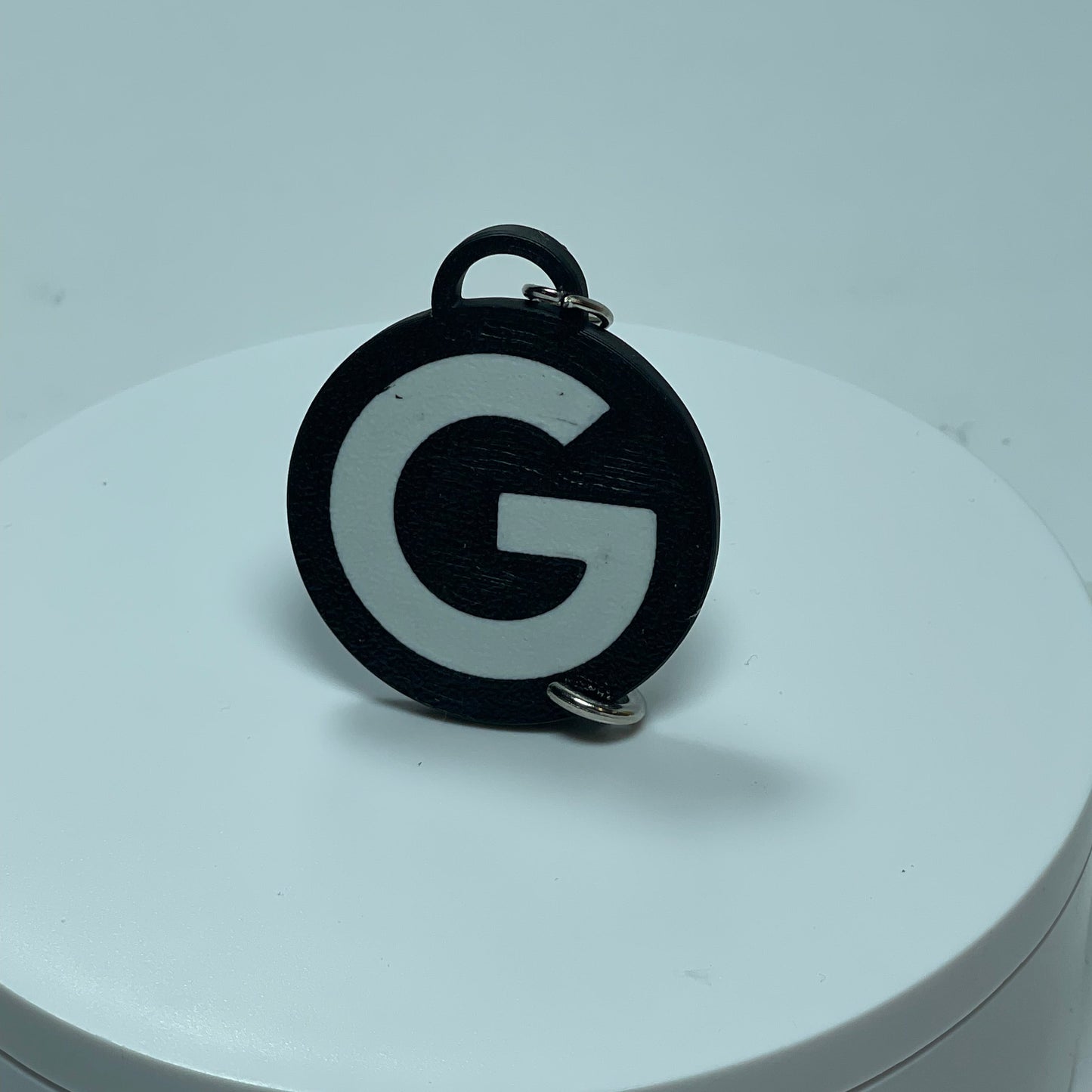 Zweifarbiger Google Schlüsselanhänger aus umweltfreundlichem PLA. NFC-Tag verlinkt direkt auf die Bewertungsseite – praktisch und modern.