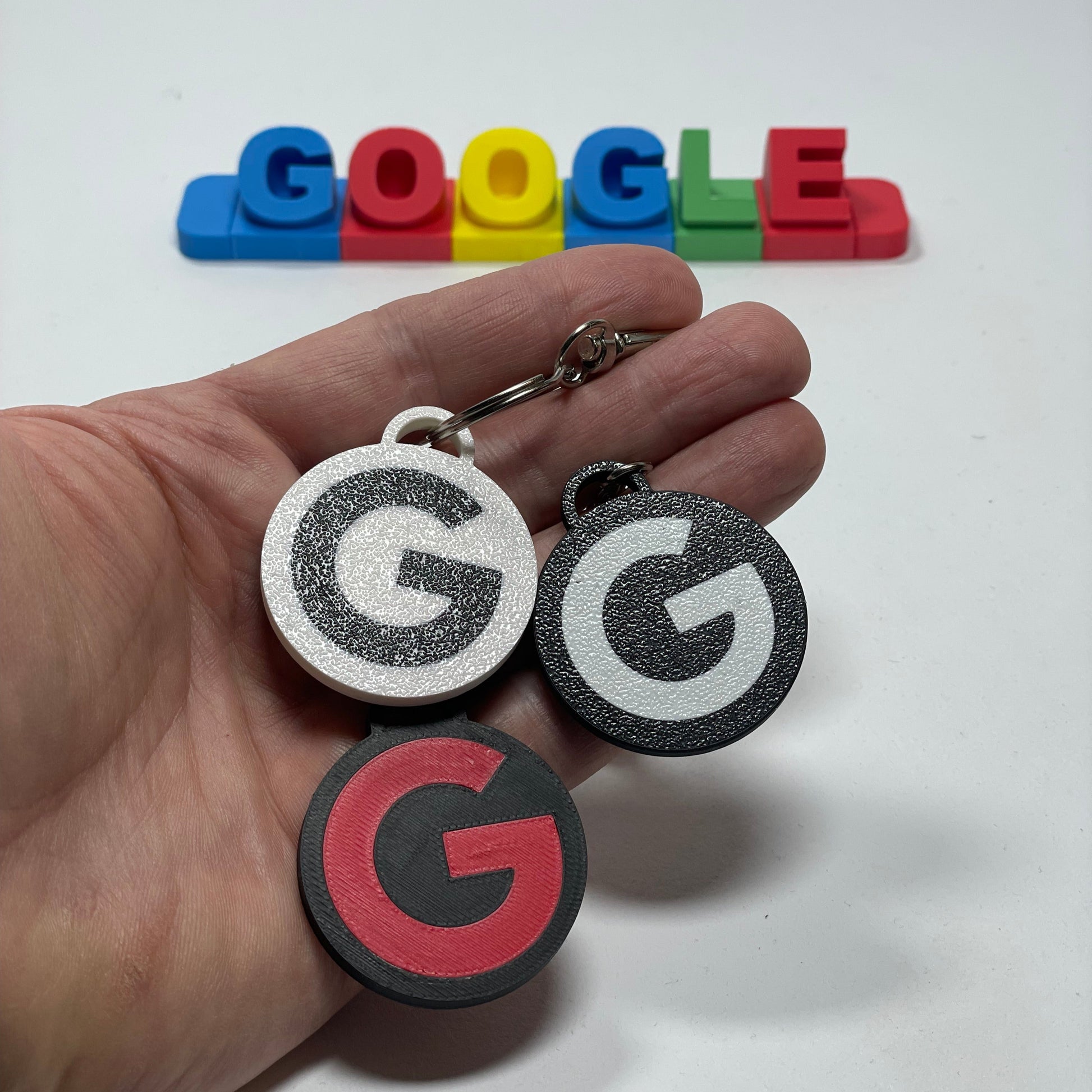 Personalisiertes Bewertungstool für Unternehmen: Google Schlüsselanhänger mit NFC-Tag, 3D-gedruckt aus PLA – nachhaltig und effektiv.