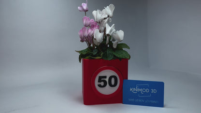 Personalisierte 50. Geburtstagsvase mit Gutscheinschlitz, 3D-gedruckt – Diese moderne Vase aus umweltfreundlichem PLA ist perfekt für den 50. Geburtstag. Eine kreative Geschenkidee für jeden, der ein einzigartiges und nachhaltiges Präsent sucht. #50Geburtstag #PLA #Nachhaltig.