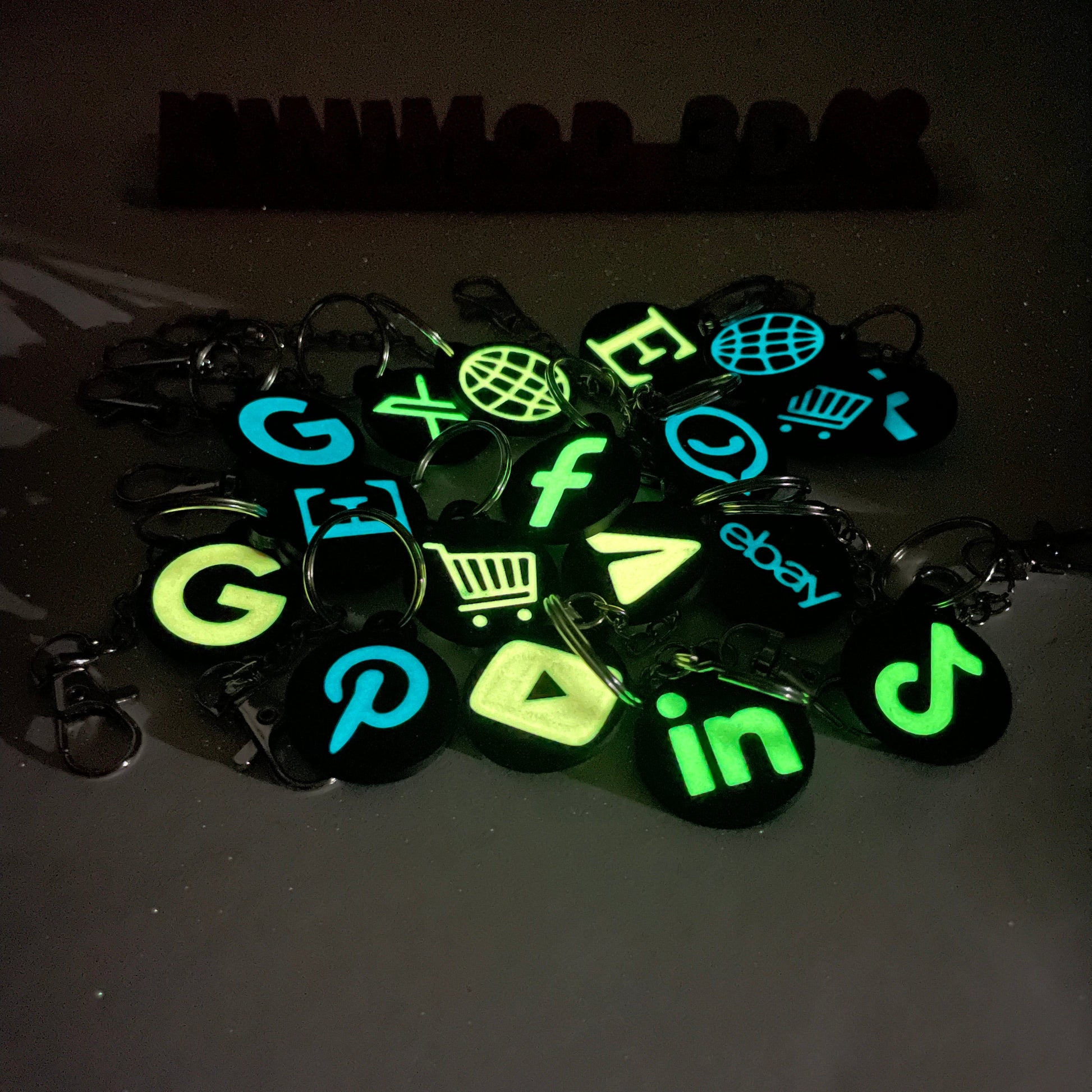 3D-gedruckter NFC-Schlüsselanhänger – Innovativer Schlüsselanhänger mit NFC-Technologie. Einfaches Teilen von Social-Media-Profilen. Perfekt als Visitenkarte, Geschenk oder Gadget für Technikliebhaber.