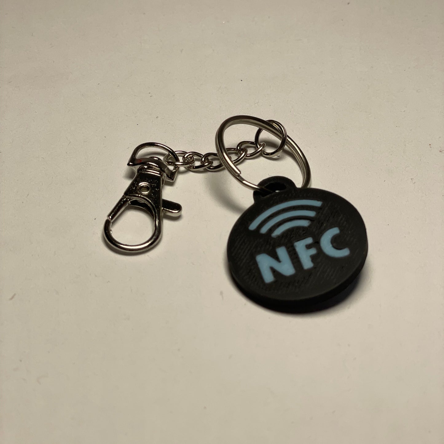 Instagram NFC-Schlüsselanhänger – schneller Zugang zu deinem Instagram-Profil mit nur einem Tap! Ideal für Content Creator, Marken & Selbstständige. Hergestellt aus nachhaltigem PLA mit hochwertigem 3D-Druck in Deutschland.