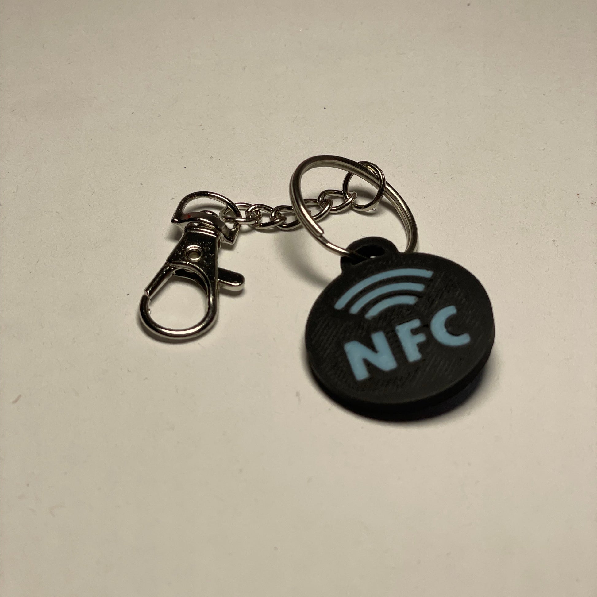 Instagram NFC-Schlüsselanhänger – schneller Zugang zu deinem Instagram-Profil mit nur einem Tap! Ideal für Content Creator, Marken & Selbstständige. Hergestellt aus nachhaltigem PLA mit hochwertigem 3D-Druck in Deutschland.
