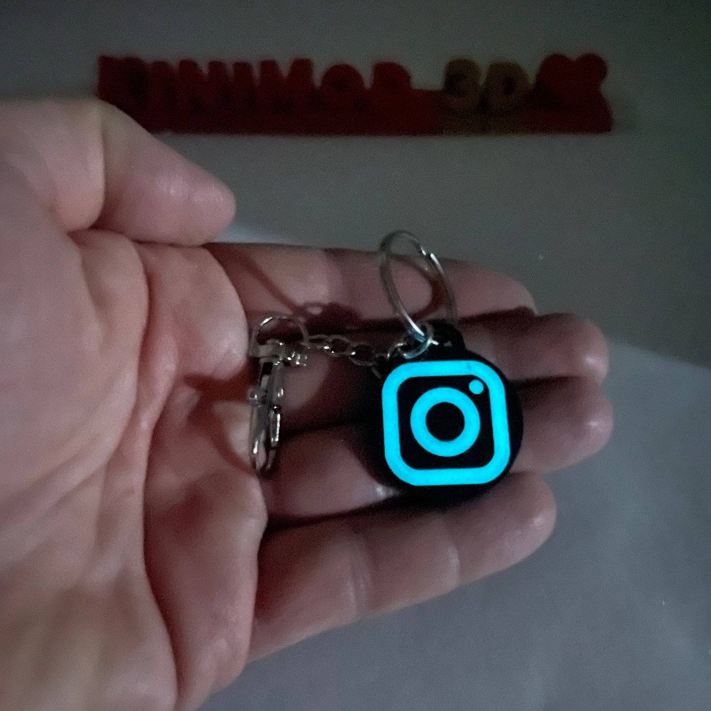 Instagram NFC-Schlüsselanhänger – schneller Zugang zu deinem Instagram-Profil mit nur einem Tap! Ideal für Content Creator, Marken & Selbstständige. Hergestellt aus nachhaltigem PLA mit hochwertigem 3D-Druck in Deutschland.